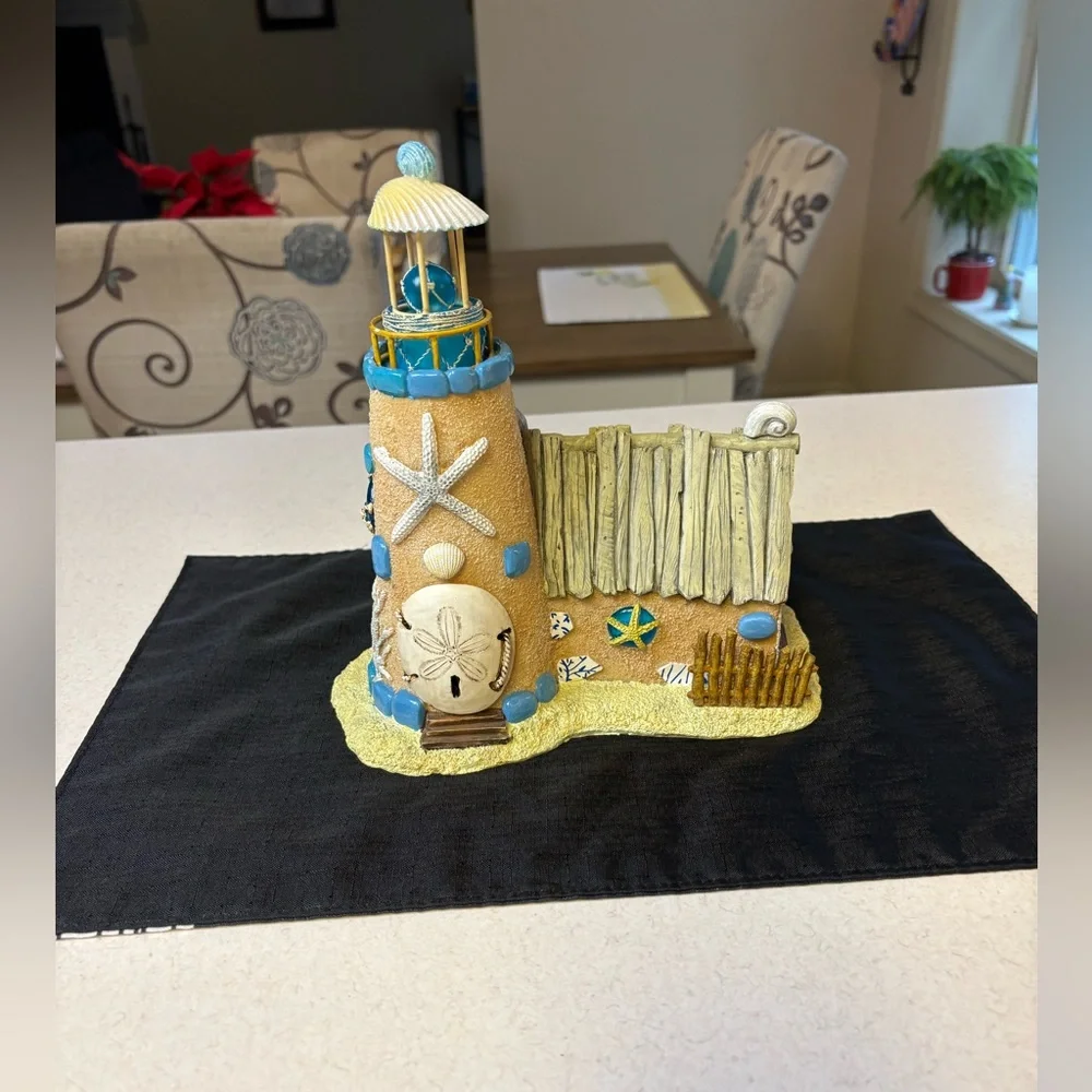 Hallmark Light House - Picture 2 of 9